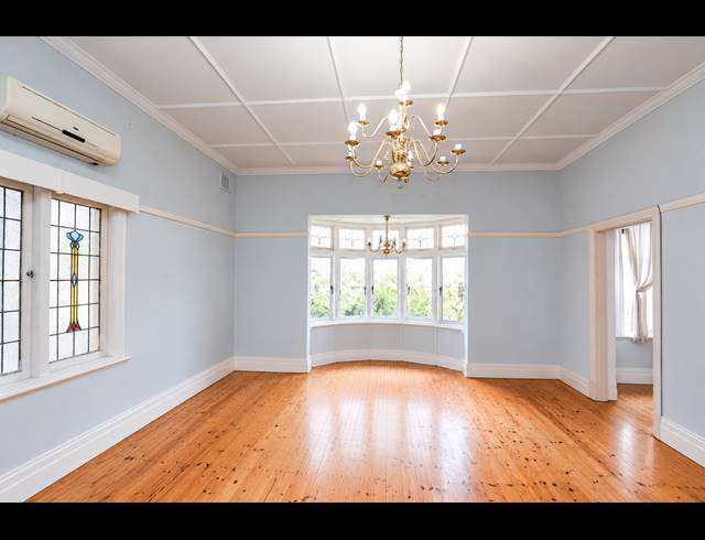 2.5 BEDROOM APARTMENT FOR SALE IN ESSENWOOD